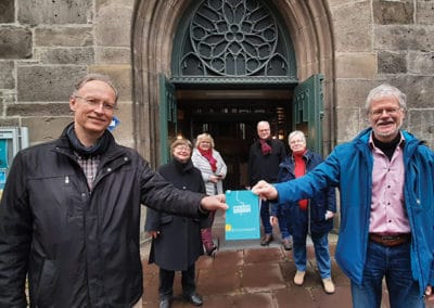 Der Kirchenmusikdirektor und sein Team haben den Landeskirchenmusidirektor vor St. Blasius in Hann. Münden empfangen.